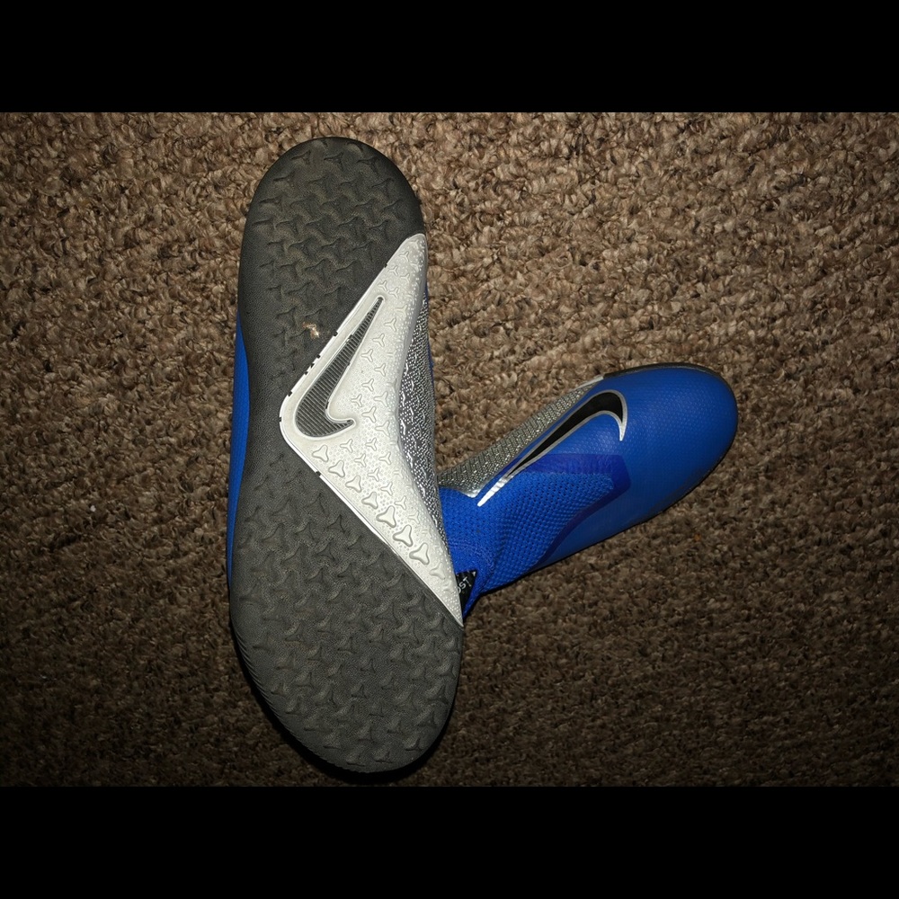 Nike Phantom Indoor soccer cleat size